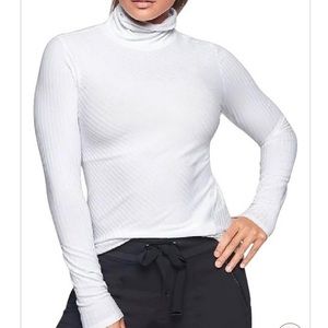 NWT. ATHLETA ESSENCE RIBBED TURTLENECK